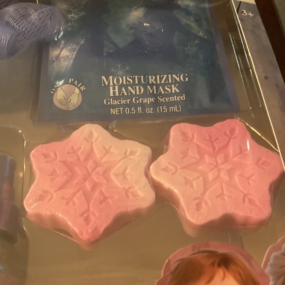 - Disney Frozen Two,  Kids Spa Set, - Picture 4 of 5